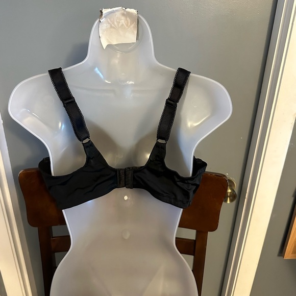 Vanity fair 38D with wireless - Picture 2 of 5